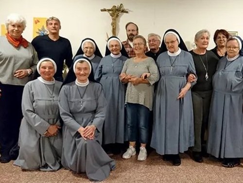 Gruppenfoto mit vielen Schwestern