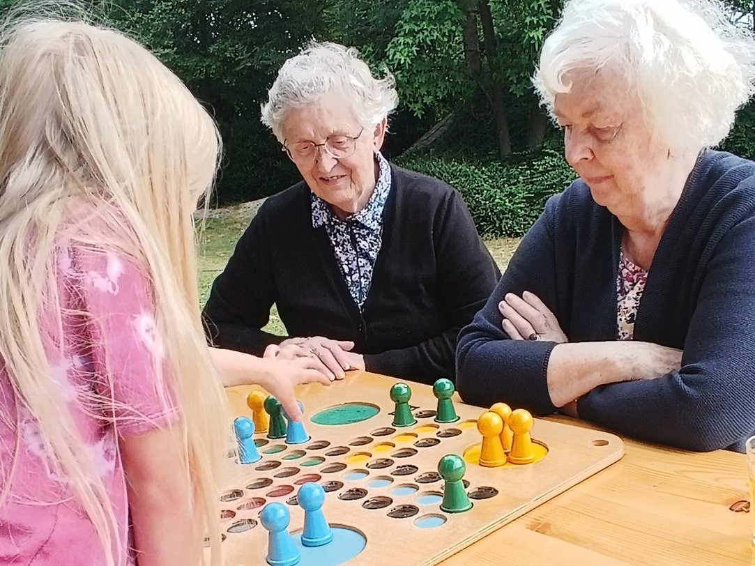 Ausflug in den Garten des Familienzentrums: Altenheim Rheine